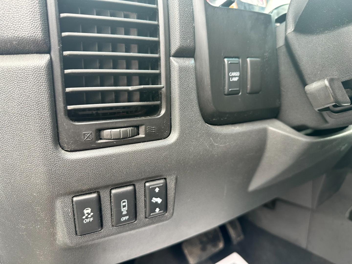 2013 White /Black Nissan Titan Pro-4X (1N6AA0EC0DN) with an 5.6L DOHC 32V V8 engine, Automatic transmission, located at 547 E. Main St., Orwell, OH, 44076, (440) 437-5893, 41.535435, -80.847855 - This 2013 Nissan Titan Pro-4X Crew Cab is a capable and well-equipped full-size pickup truck. It features a powerful 5.6L Endurance V8 engine paired with a 5-speed automatic transmission, a locking rear differential for improved traction, and a maximum towing capacity of 9,300 pounds. The truck is l - Photo#14